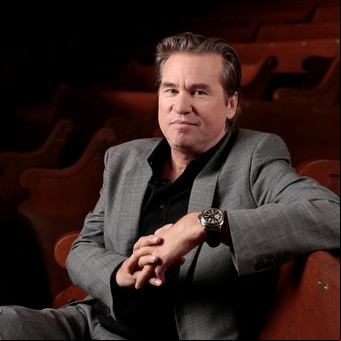 Murió Val Kilmer, actor que interpretó a Batman y Jim Morrison, y que formó parte de otros grandes éxitos como Top Gun
