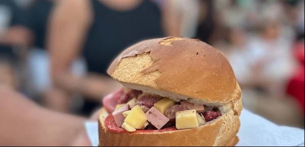 Saladillo: la Fiesta de la Galleta de Piso y el turismo rural, del Luna Park a la laguna y productos naturales de vacas Jersey
