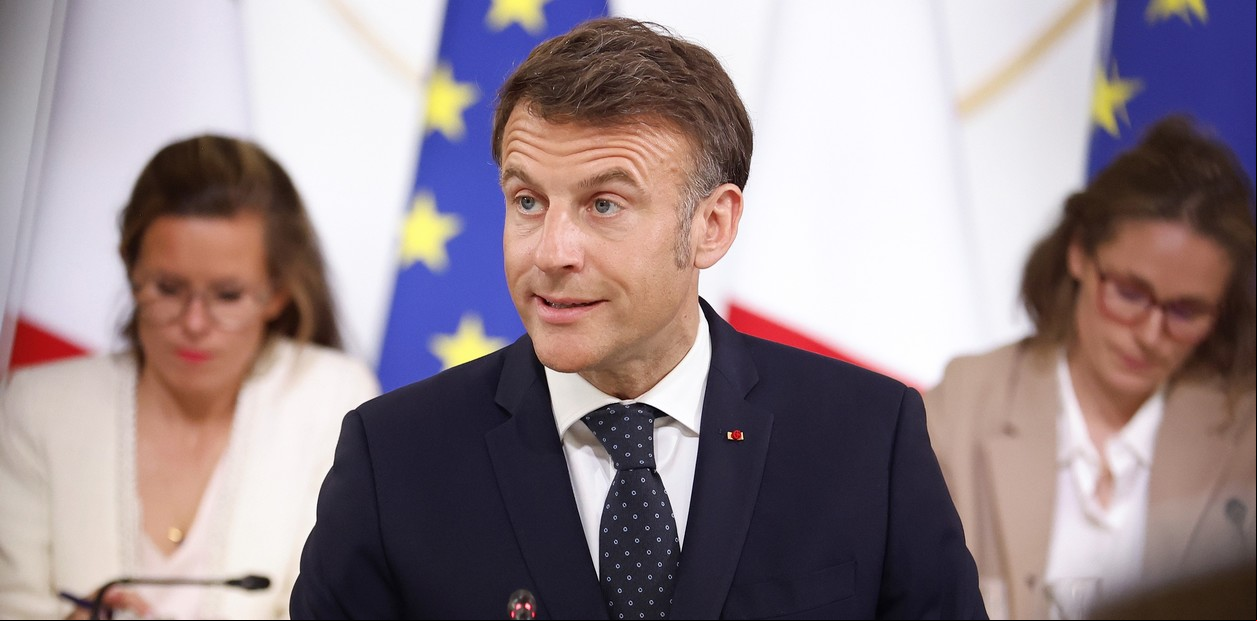 Francia: los aranceles de Trump son una "decisión brutal e infundada", dice Macron y urge a las empresas a suspender sus inversiones en Estados Unidos