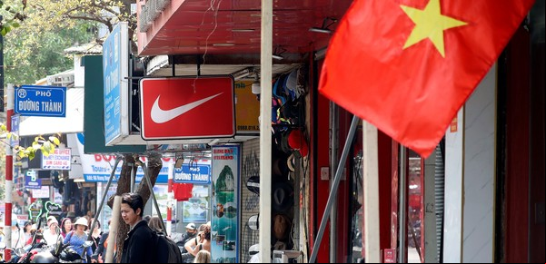 Nike, Adidas, H&M y otros, en problemas: se derrumban sus acciones por su fuerte dependencia de Vietnam