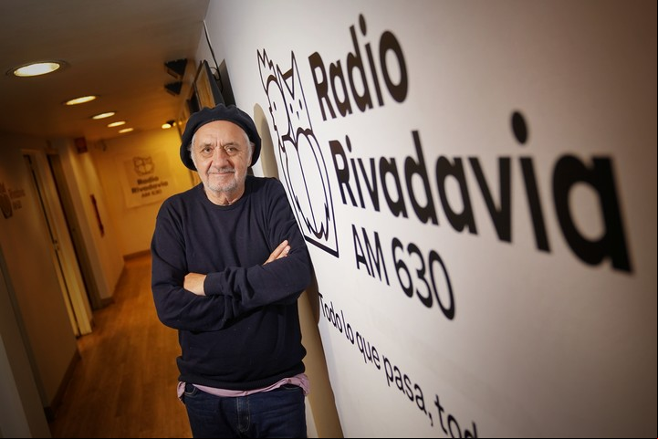 A Gómez Castañón lo sedujo estar en Radio Rivadavia. Y citó referentes de la emisora: Antonio Carrizo, Héctor Larrea, Cacho Fontana y José María Muñoz. Foto: Martín Bonetto