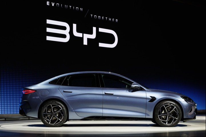 Un modelo BYD Seal electric que todavía no se vende en la Argentina, pero aun así la marca ya integra la cámara importadora local. Foto Bloomberg.