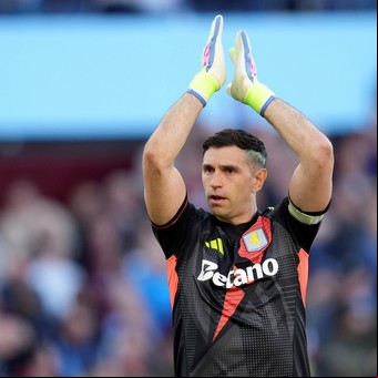El Aston Villa de Dibu Martínez le ganó a la sensación de la Premier League para alimentar los sueños de Champions League