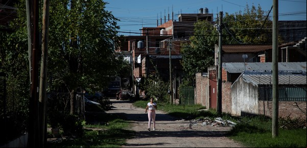 La mayoría de los jóvenes que viven en barrios populares del AMBA creen que nunca van a dejar de ser pobres