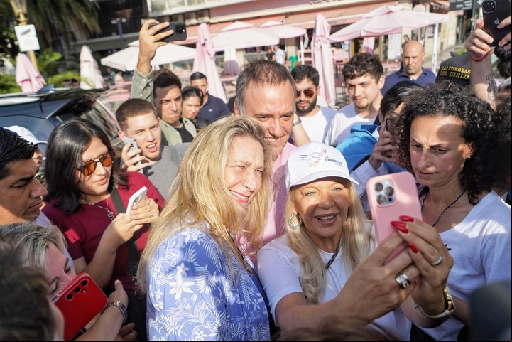 Adorni y Karina Milei, en campaña. Foto Martín Bonetto