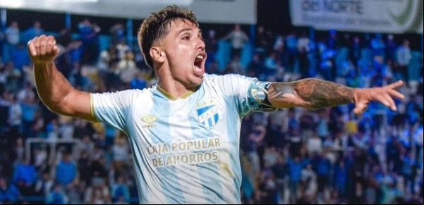 Partidazo en Tucumán: Atlético ganaba 2-0, Instituto se lo empató y el Decano lo ganó en el final