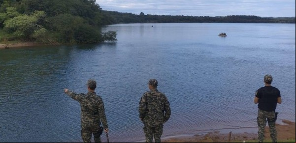 Una familia cayó al río Paraná cuando quería cruzar a Paraguay y murió una nena de 4 años