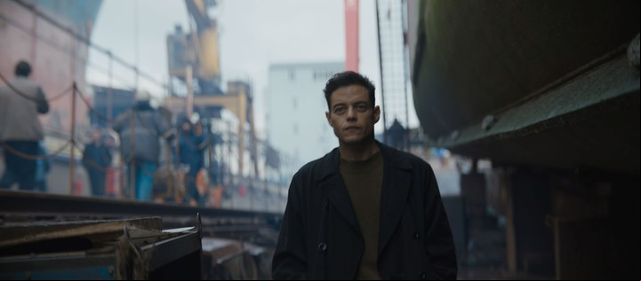 Rami Malek, agente de la CIA que trabaja en un subsuelo y decide salir a vengarse por mano propia. Fotos Disney