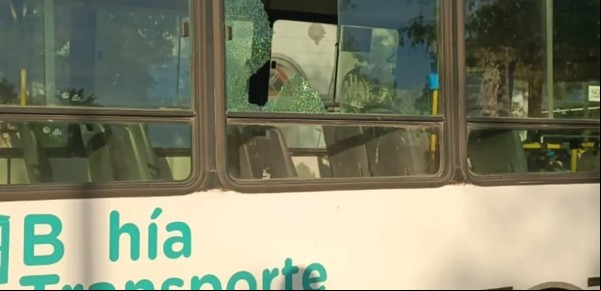 Violencia en medio del paro de la CGT: en Bahía Blanca atacaron con piedras a unos 15 colectivos y tuvieron que suspender el servicio