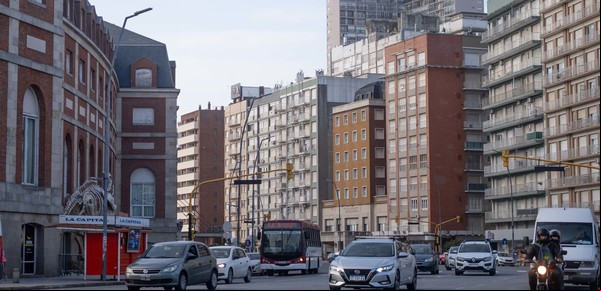 En Mar del Plata el paro de la CGT sólo se sintió en algunos sectores: hubo colectivos, comercios y abrieron oficinas públicas