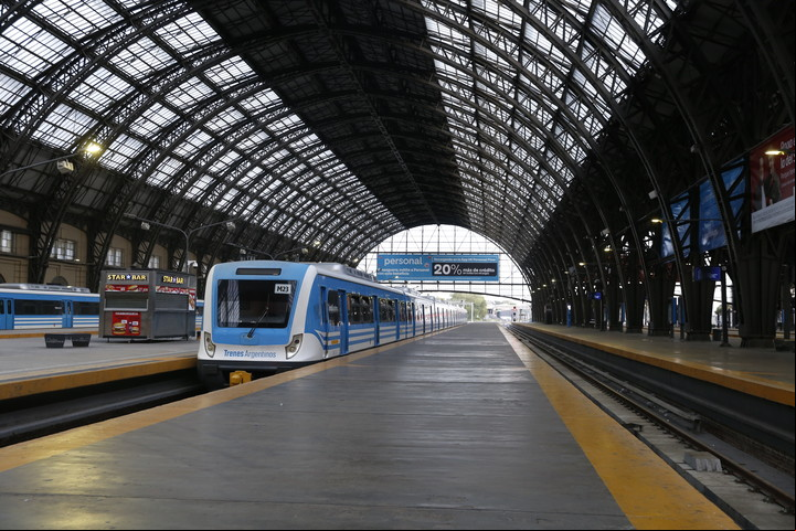 No salen ni llegan trenes a Retiro.