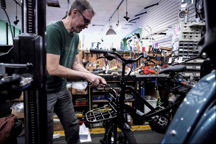 Un fabricanes de bicicletas en EE.UU. usa partes importadas de China. Foto: AP 