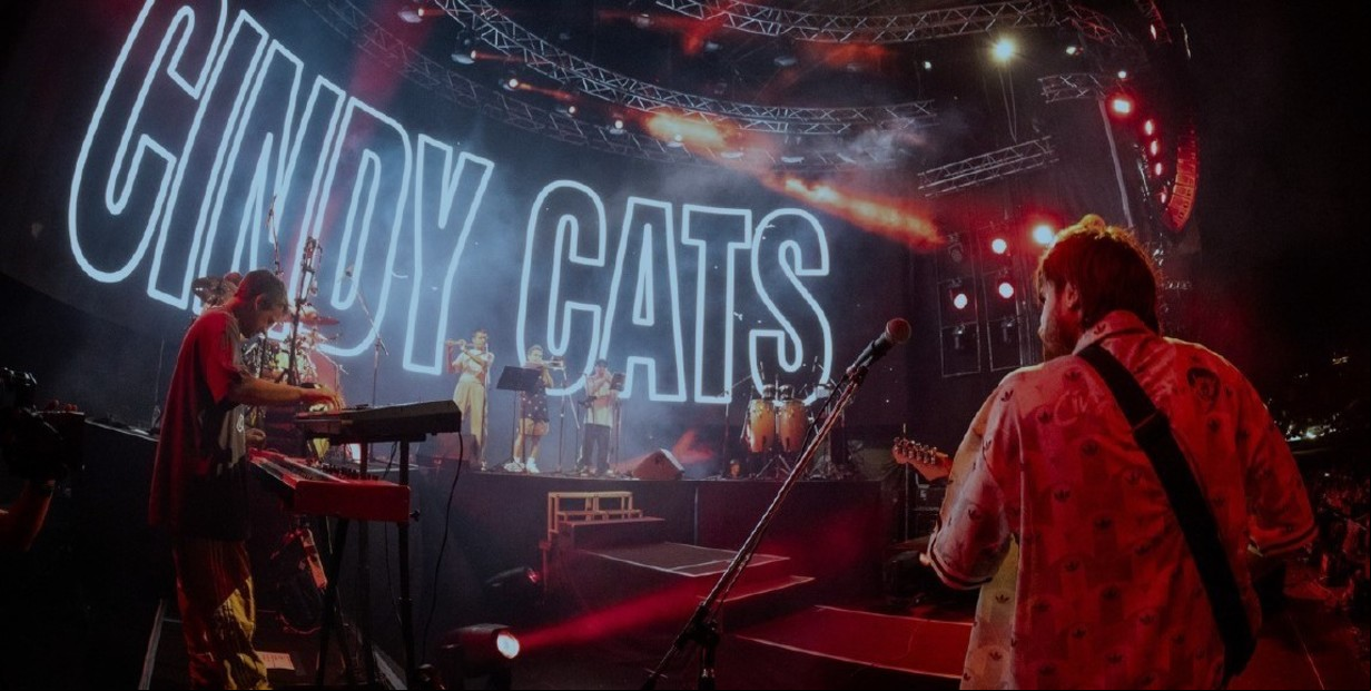 El fenómeno Cindy Cats, la banda de los músicos que acompañan a Trueno, Nathy Peluso, Tiago, Emilia y más