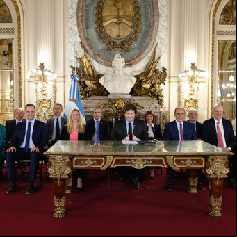 Habemus dólares