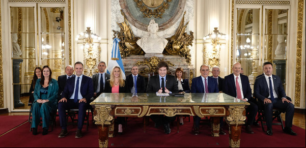Habemus dólares
