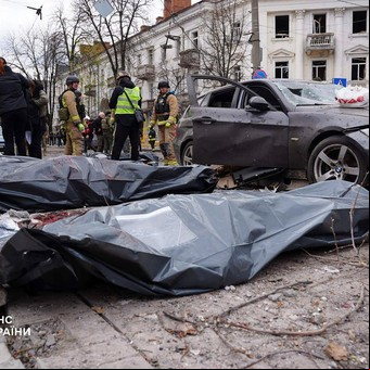 Un ataque ruso con misiles contra la ciudad de Sumi deja más de 30 muertos y un centenar de heridos: duras críticas a Vladimir Putin