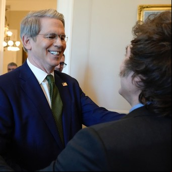 El secretario del Tesoro ratificó el “pleno apoyo de Estados Unidos a las audaces medidas de Javier Milei” 