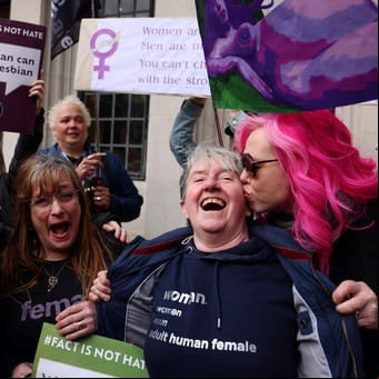 Polémica en Gran Bretaña: la Corte Suprema afirma que las personas trans no son legalmente mujeres