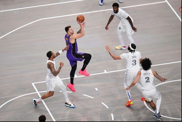 El manager de Dallas no se arrepiente de haber dejado ir a Luka Doncic, que ahora brilla y bate récords de ventas en Los Ángeles