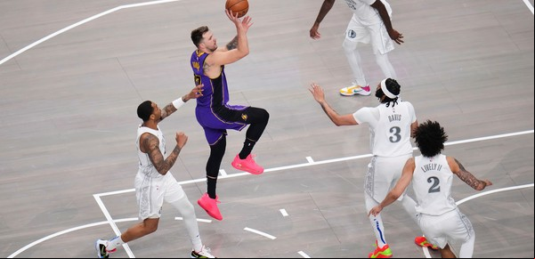 El manager de Dallas no se arrepiente de haber dejado ir a Luka Doncic, que ahora brilla y bate récords de ventas en Los Ángeles