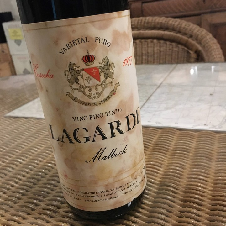 Lagarde "Malbeck", un Malbec de 1977 que aún guarda la bodega. Foto: Clarín.
