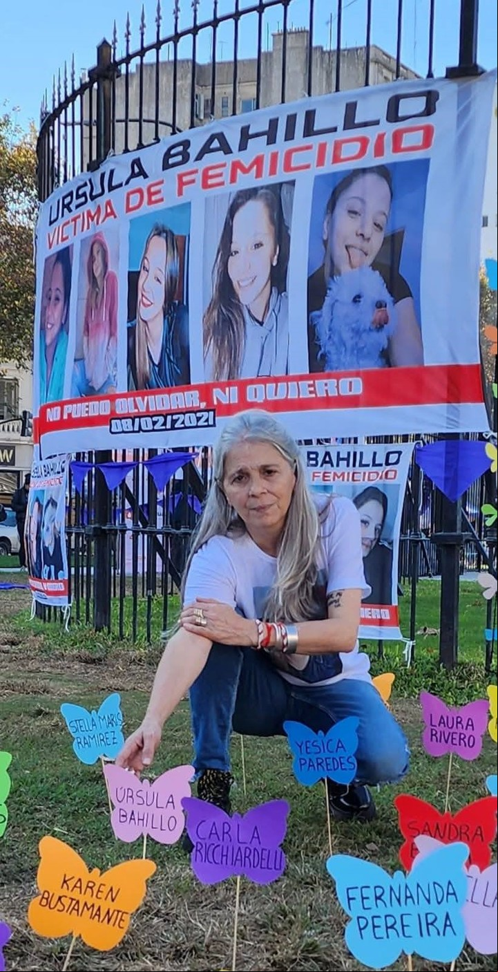 Patricia Nasutti junto a la ONG Atravesados por el Femicidio.