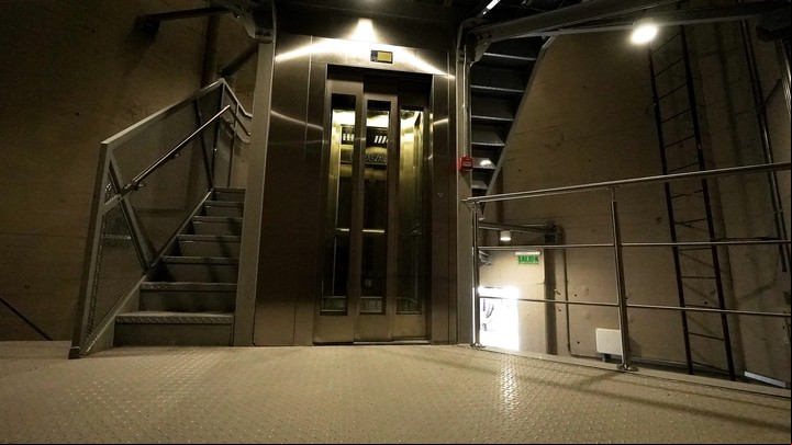 El ascensor por dentro del Obelisco.