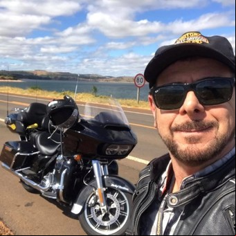Un médico brasileño murió en una ruta de Entre Ríos: chocó con su moto de alta cilindrada contra un auto