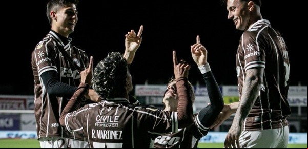 Platense le ganó a Sarmiento y está cada vez más cerca de los playoffs
