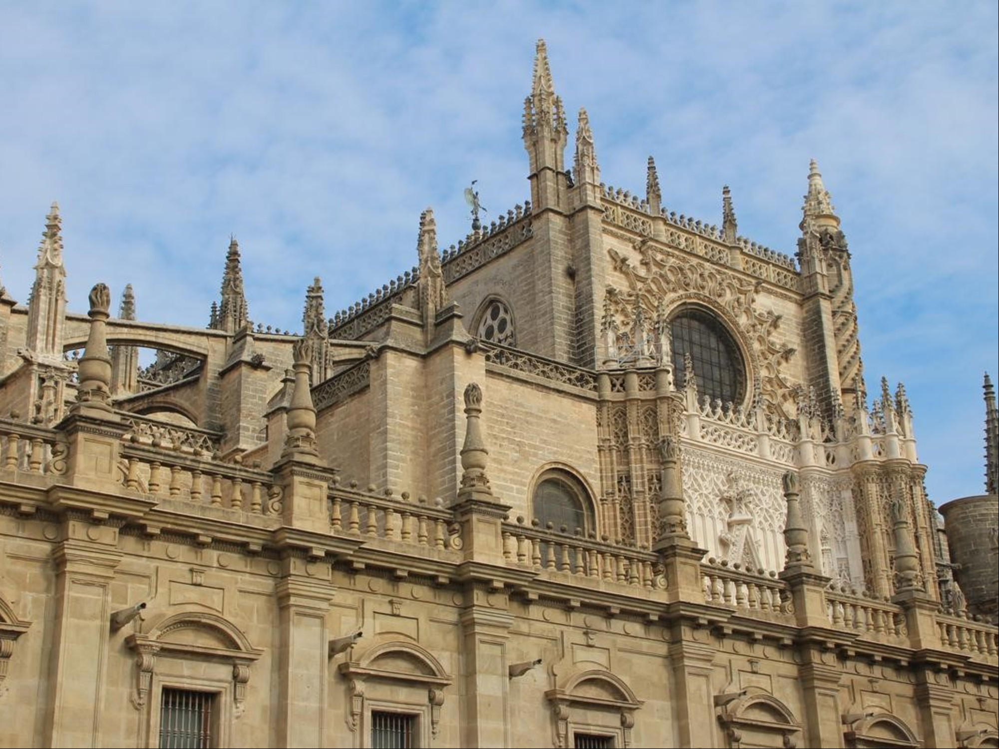 Según el Libro Guiness de los Récords, la catedral más grande del mundo está en España, más precisamente en Sevilla.