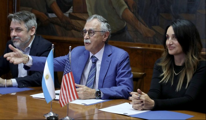 El ministro de Salud, Mario Lugones, impulsa la medida que apunta a evitar intermediarios.