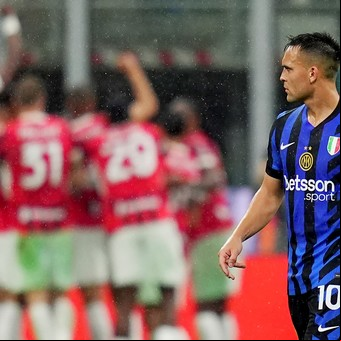 Lautaro Martínez frustró su sueño de triplete con el Inter: el Milan lo goleó y lo dejó sin final de la Copa Italia tras el emotivo homenaje al papa Francisco