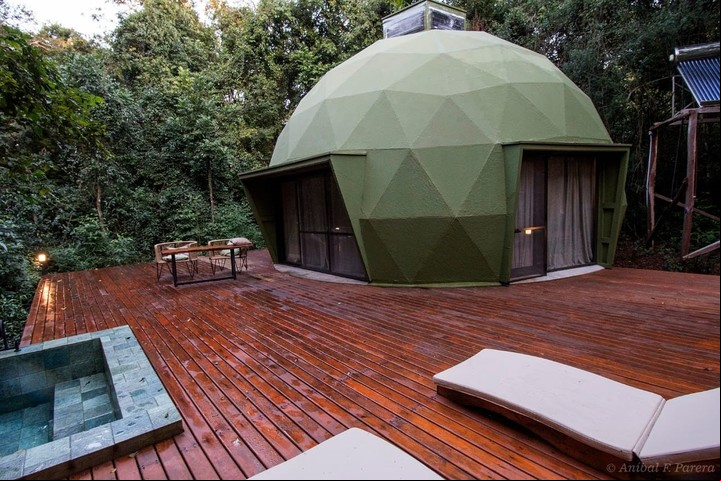 Domo de glamping en el lodge Mormorá Distrito Selva, en Santa Ana, Misiones.