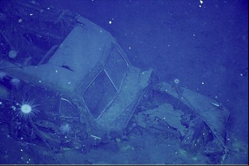 Hallaron un misterioso coche en un portaviones hundido en la Segunda Guerra Mundial