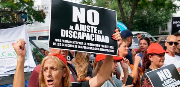 En el final de la campaña, la Ciudad anunció un subsidio para centros de atención a la discapacidad y le pegó a Nación