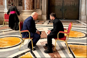 Tras su pelea a gritos en el Salón Oval, Trump se volvió a reunir con Zelenski antes del funeral del Papa Francisco en el Vaticano