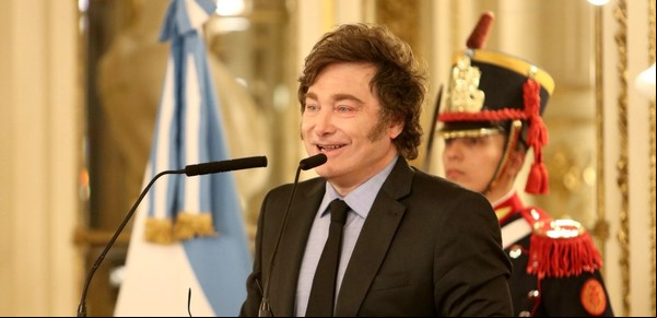 Javier Milei se insoló en el funeral del papa Francisco: “Lilia hizo magia con mi cara”
