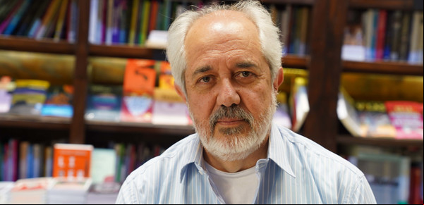 Reflexiones sobre poesía y memoria en la obra más personal de Miguel Gaya