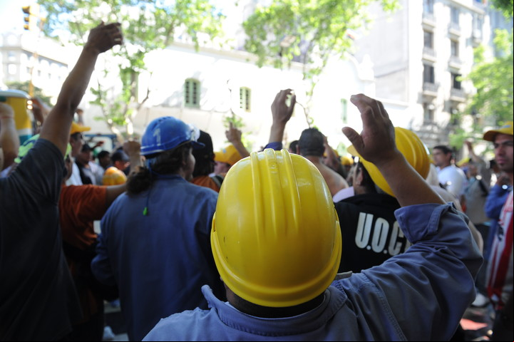 Trabajadores de la UOCRA en una movilización.