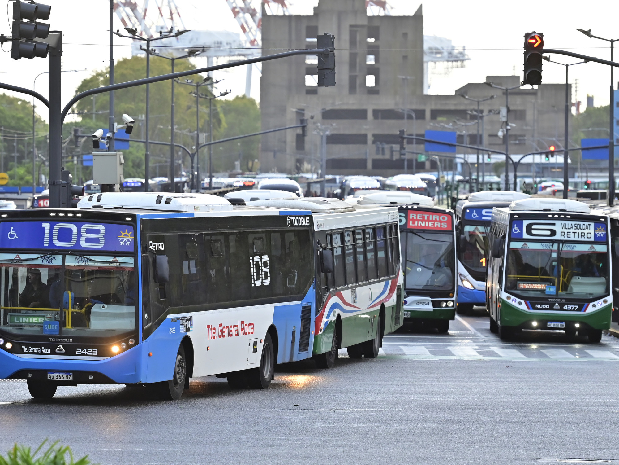 ¿Hay paro de colectivos en CABA el miércoles 30 de abril por la marcha de la CGT de mañana?