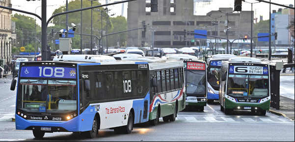 ¿Hay paro de colectivos en CABA el miércoles 30 de abril por la marcha de la CGT de mañana?
