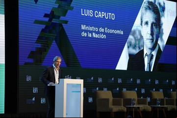 Más dólares en la calle: el Gobierno prepara un plan para incentivar su uso, pero los economistas ven límites
