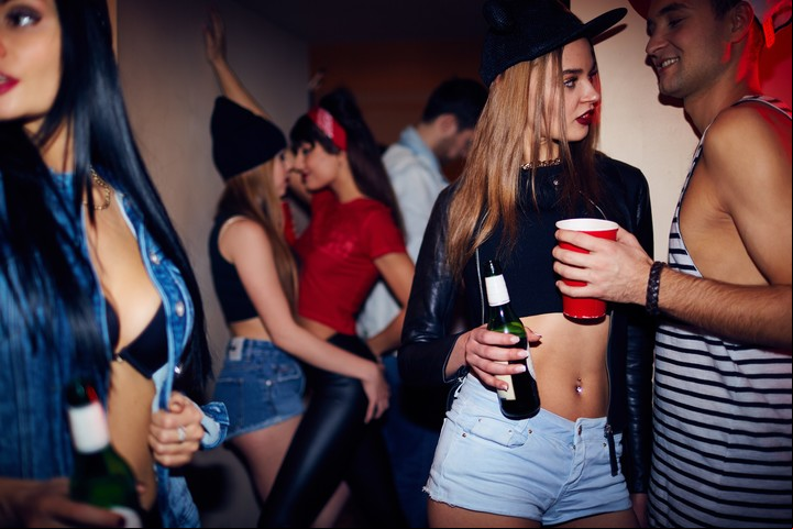 A futuro, sólo el 16% de los argentinos cree que la monogamia tradicional seguirá siendo la norma. Foto ilustración Shutterstock.