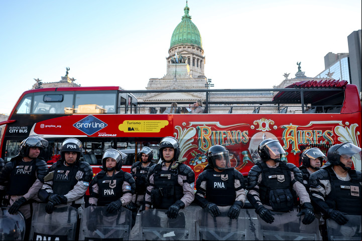 Despliegue de fuerzas de seguridad en el Congreso de la Nación - Foto: Cristina Sille/Clarín