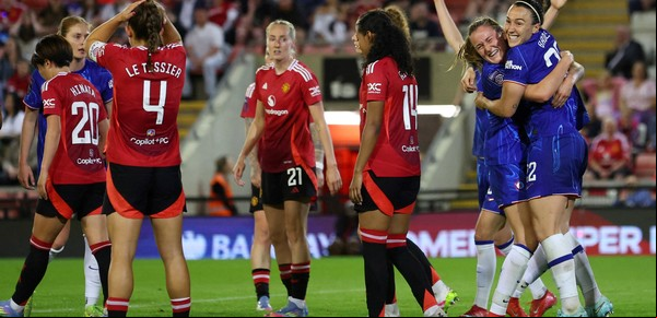 Prohíben a las mujeres transgénero jugar en el fútbol femenino en Reino Unido