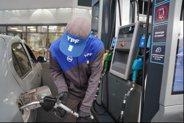 YPF podrá subir y bajar la nafta en cualquier momento del día según sus ventas