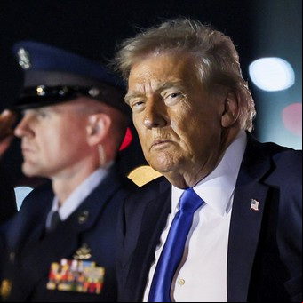 Donald Trump saca los tanques a la calle para festejar su cumpleaños