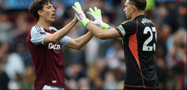 Aston Villa del Dibu Martínez ganó y sigue en la pelea por un boleto para la próxima Champions League