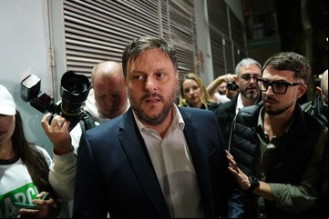 El cierre de campaña de Leandro Santoro: contra los ideales mileístas y el "abandono" de la gestión macrista en la Ciudad