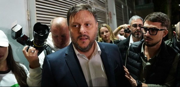 El cierre de campaña de Leandro Santoro: contra los ideales mileístas y el "abandono" de la gestión macrista en la Ciudad